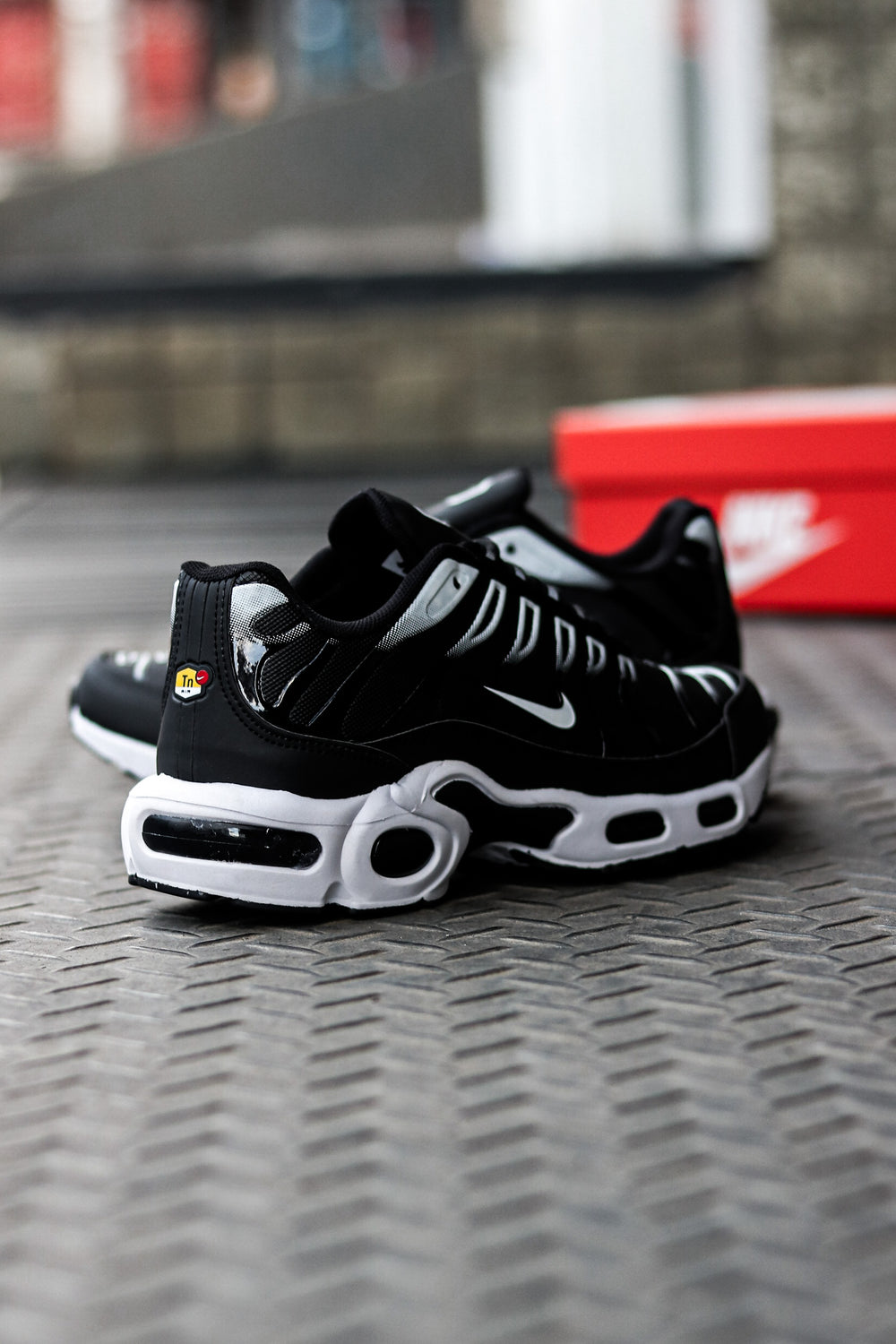 AIR TN PRETO E BRANCO