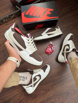 DUNK TRAVIS BEGE