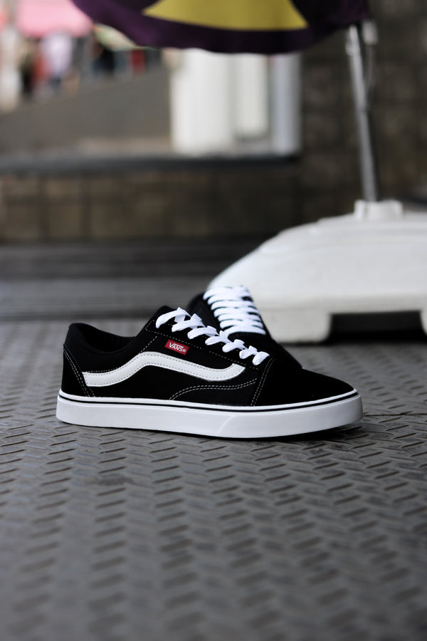 VANS OLD SKOOL PRETO E BANCO