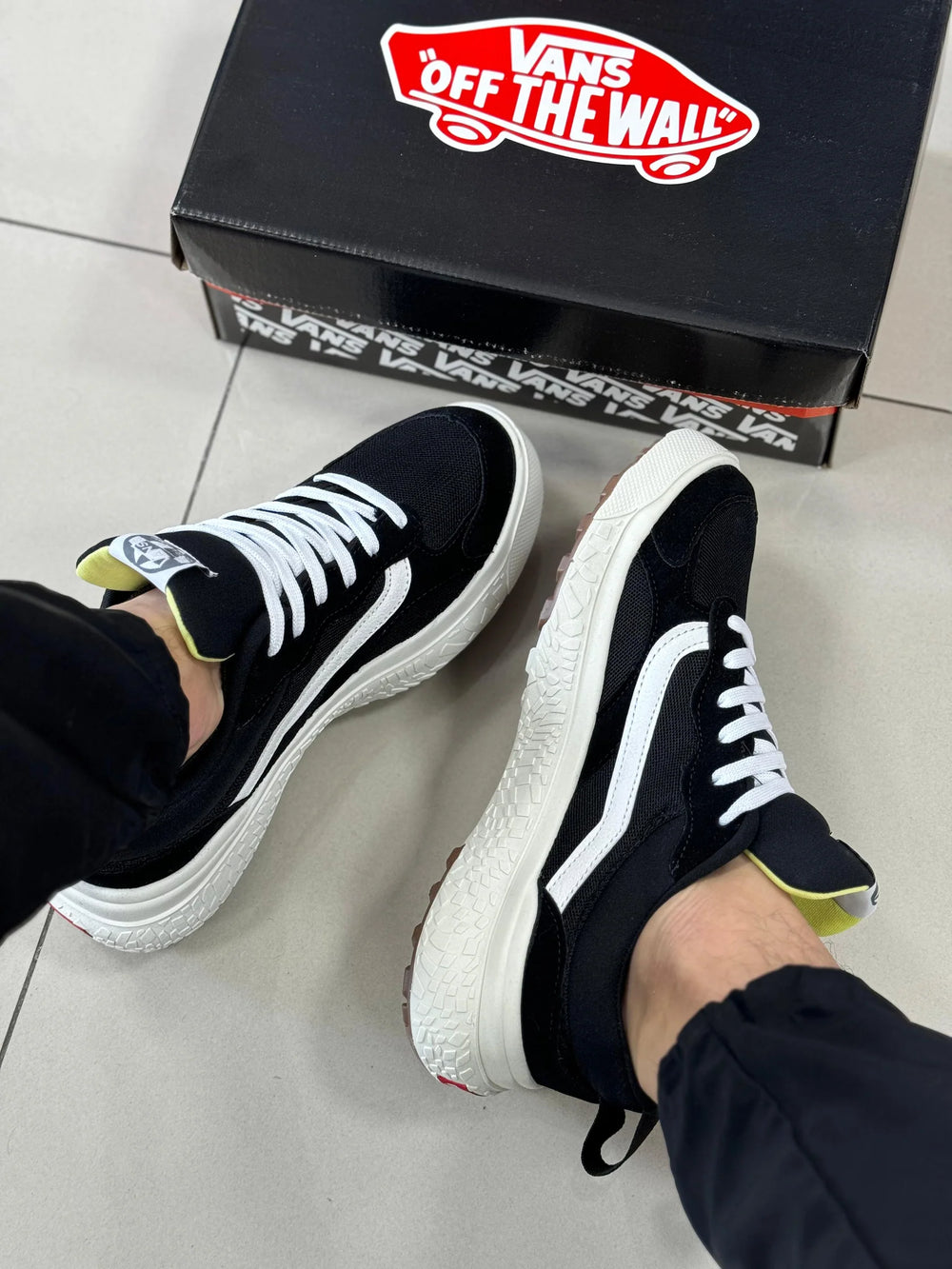 VANS VR3 NEO PRETO E BRANCO