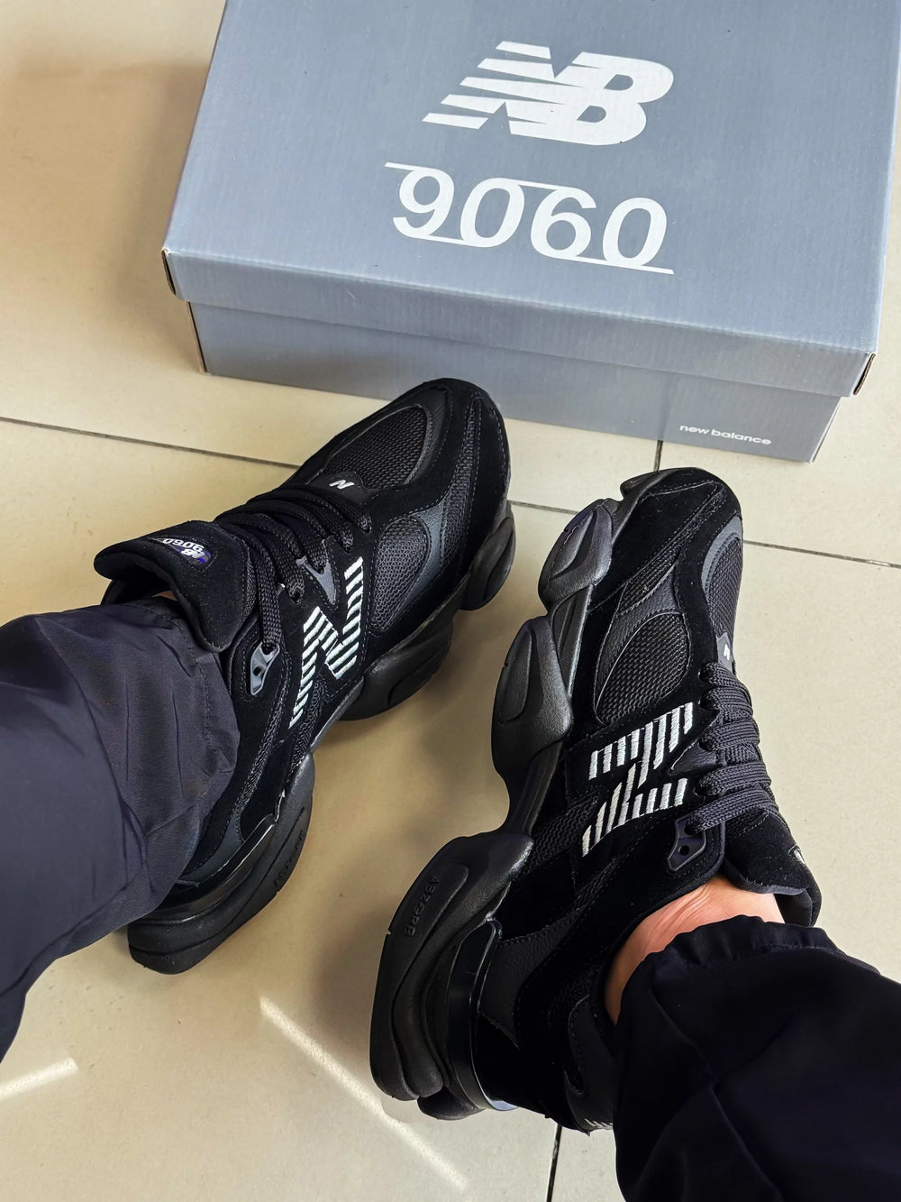 NEW BALANCE 9060 ALL BLACK