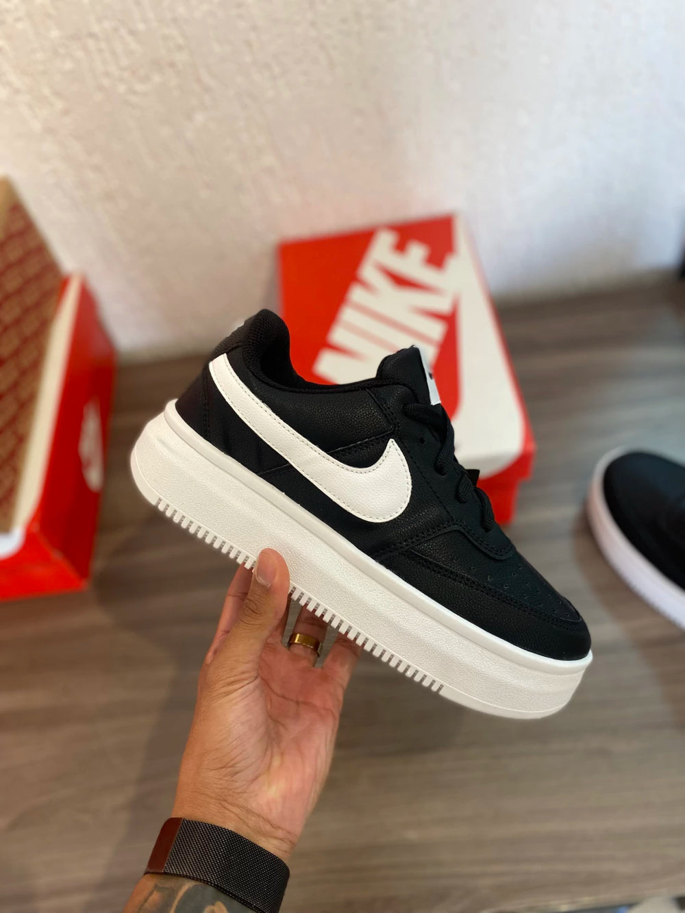 NIKE COURT VISION