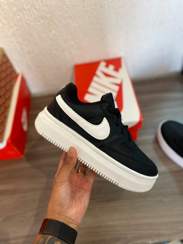 NIKE COURT VISION