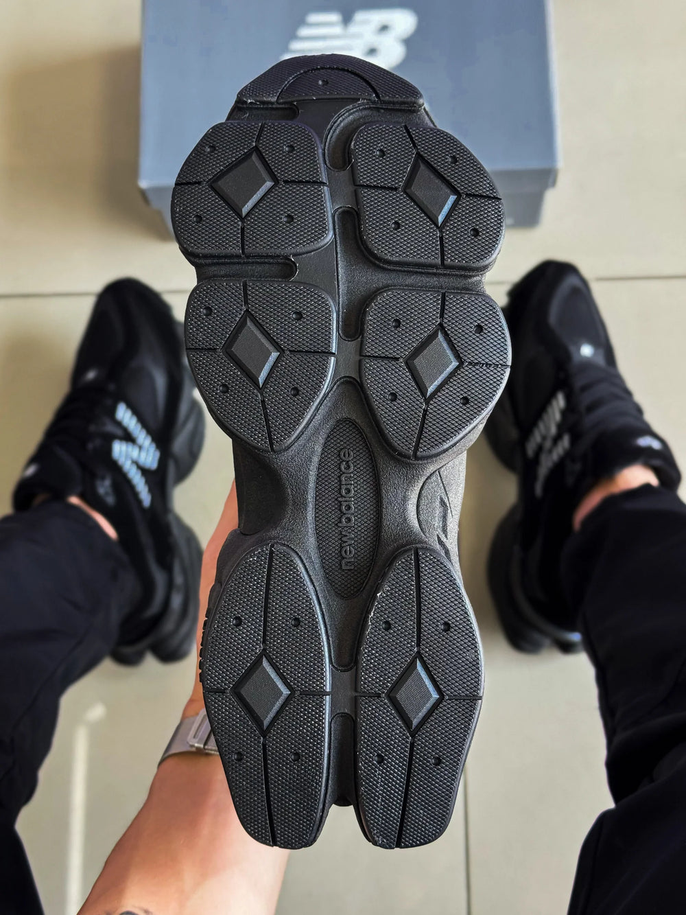 NEW BALANCE 9060 ALL BLACK