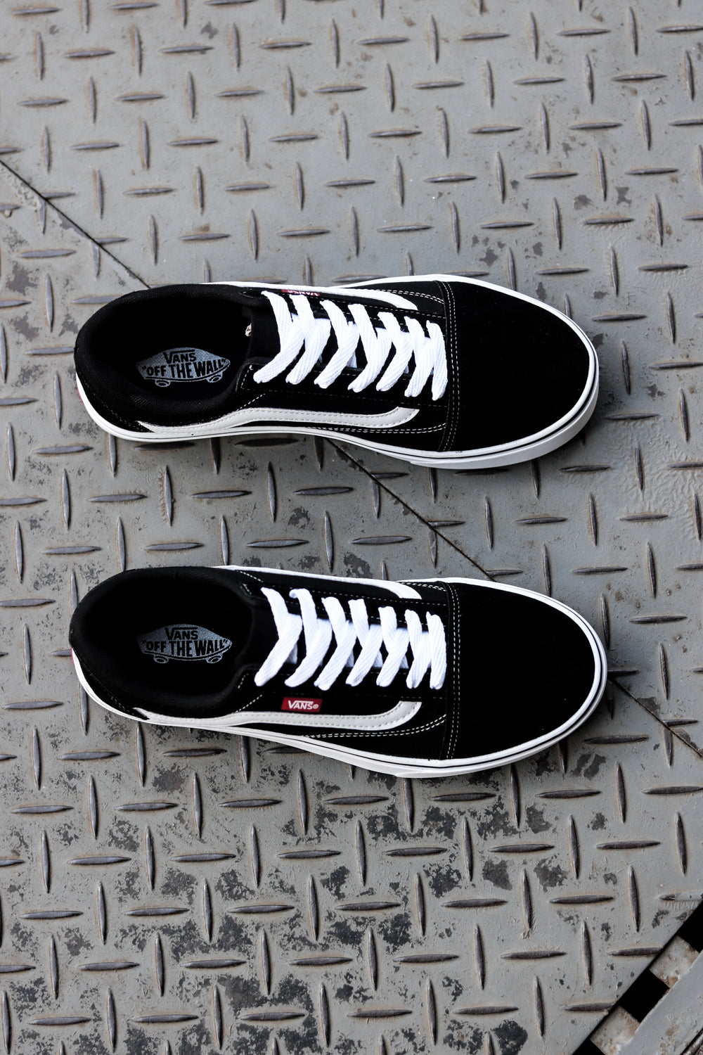 VANS OLD SKOOL PRETO E BANCO