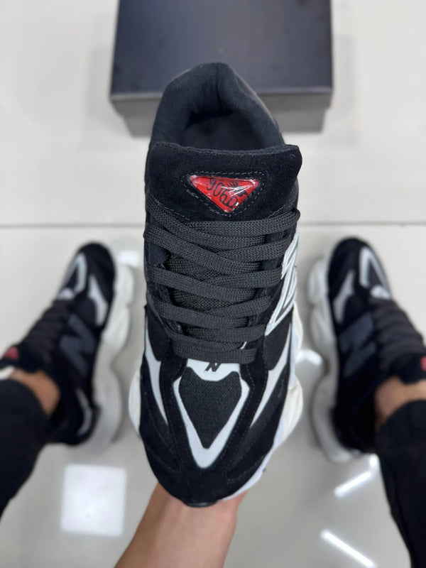 NEW BALANCE 9060 PRETO E BRANCO
