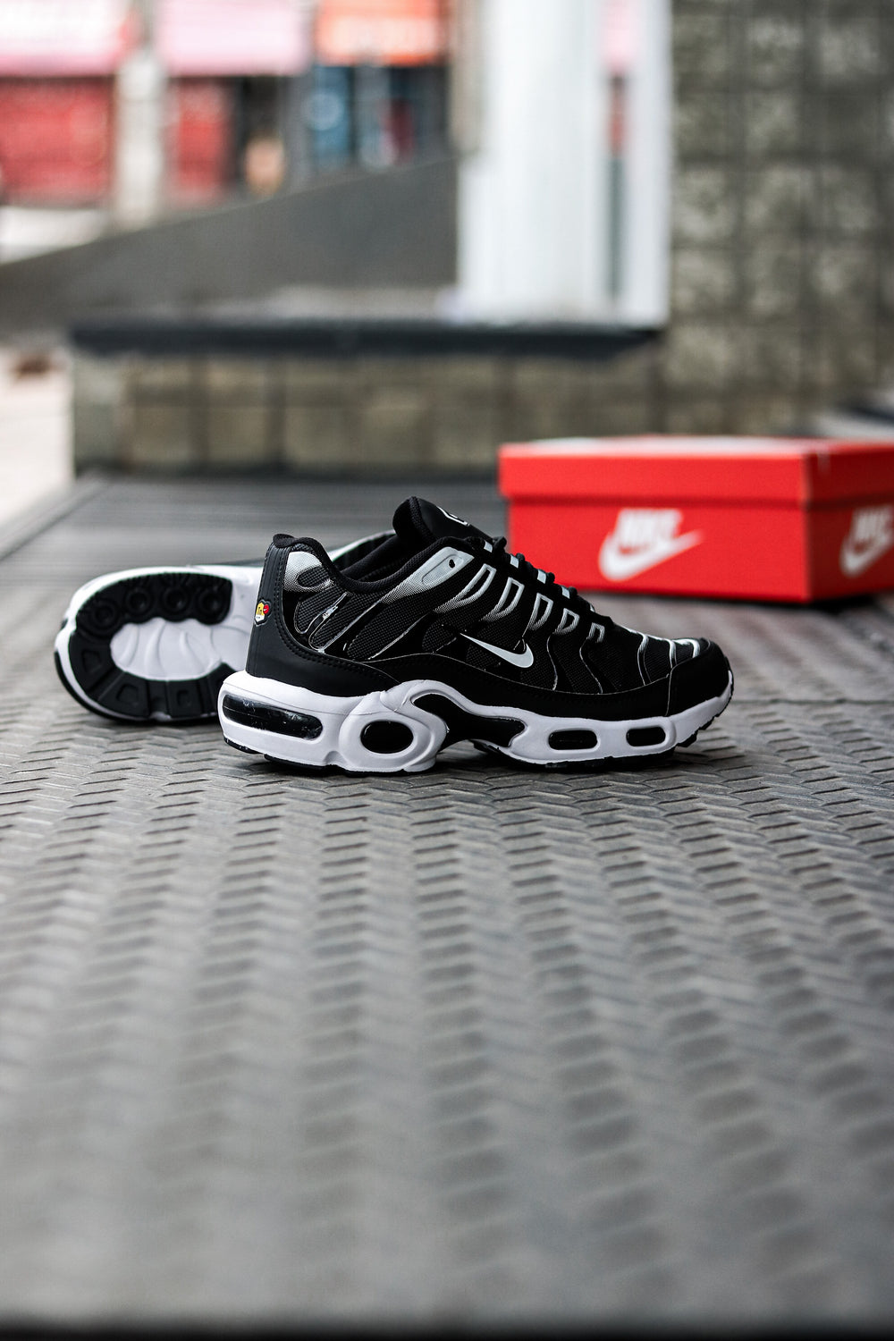 AIR TN PRETO E BRANCO